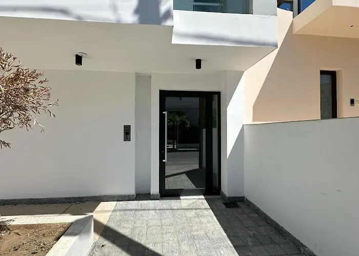 Solara - Stylish Balcony In Larnaca