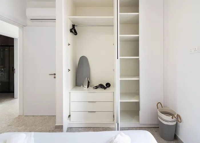 Solara - Stylish Balcony In Larnaca