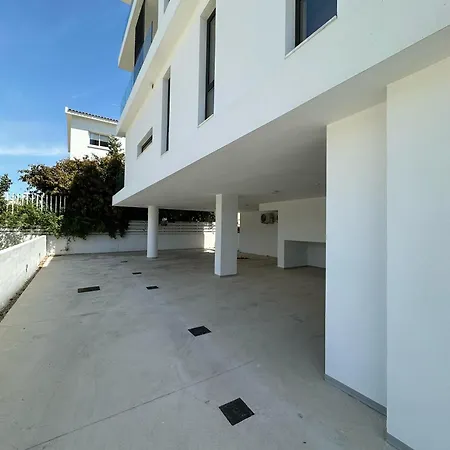 Solara - Stylish Balcony In * 拉纳卡