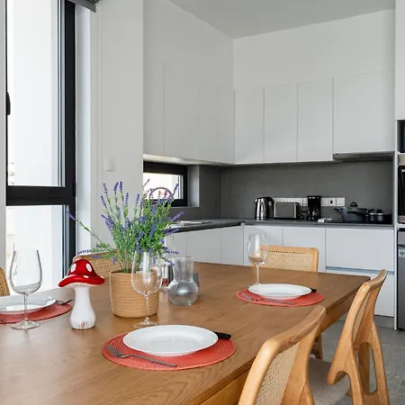 Solara - Stylish Balcony In * Ларнака