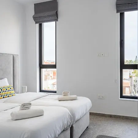 Solara - Stylish Balcony In 라르나카