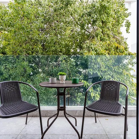 Апартаменти Solara - Stylish Balcony In