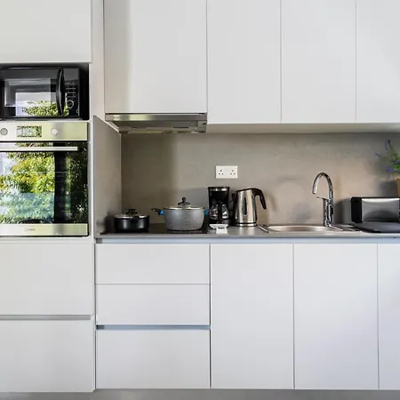 Апартаменти Solara - Stylish Balcony In