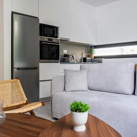 Solara - Stylish Balcony In * Ларнака