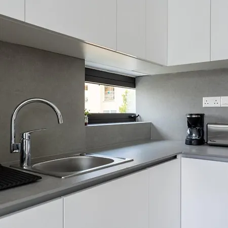 Solara - Stylish Balcony In Апартаменти Ларнака