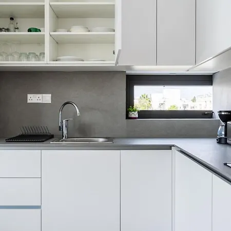 Solara - Stylish Balcony In * Larnaca