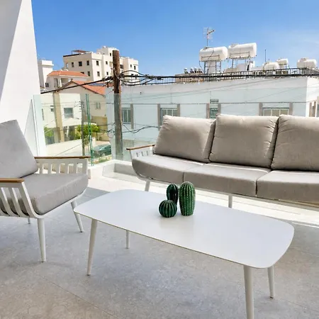 Solara - Stylish Balcony In Lejlighed
