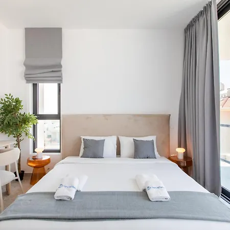 Solara - Stylish Balcony In Larnaca