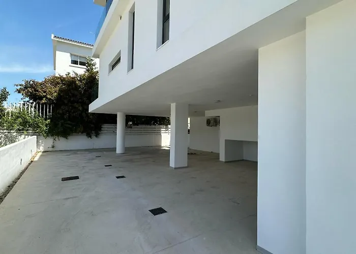 Solara - Stylish Balcony In * לרנקה