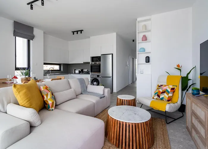 דירה Solara - Stylish Balcony In