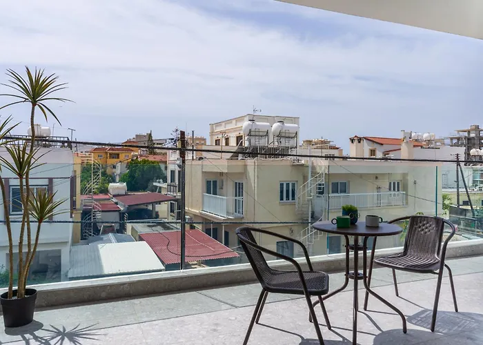 Solara - Stylish Balcony In דירה לרנקה