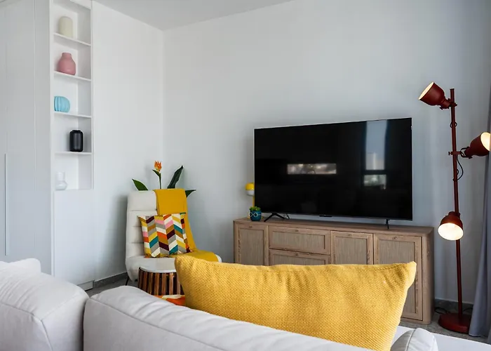 Appartamento Solara - Stylish Balcony In Larnaca