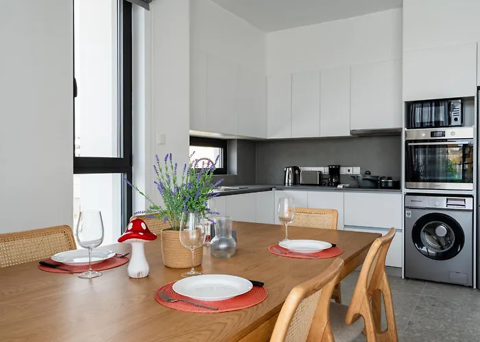 Solara - Stylish Balcony In * Larnaca