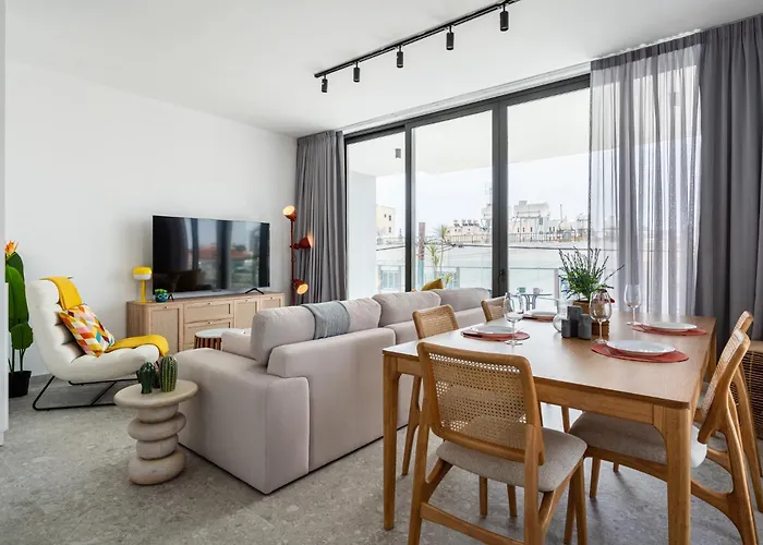 Solara - Stylish Balcony In Apartment