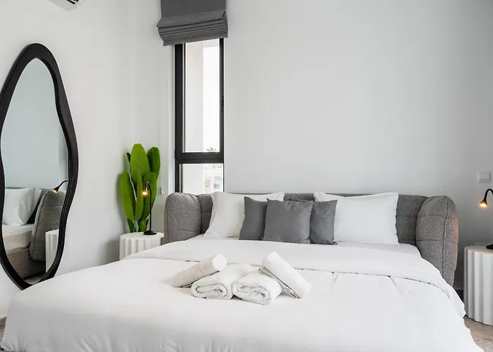 Solara - Stylish Balcony In Larnaca