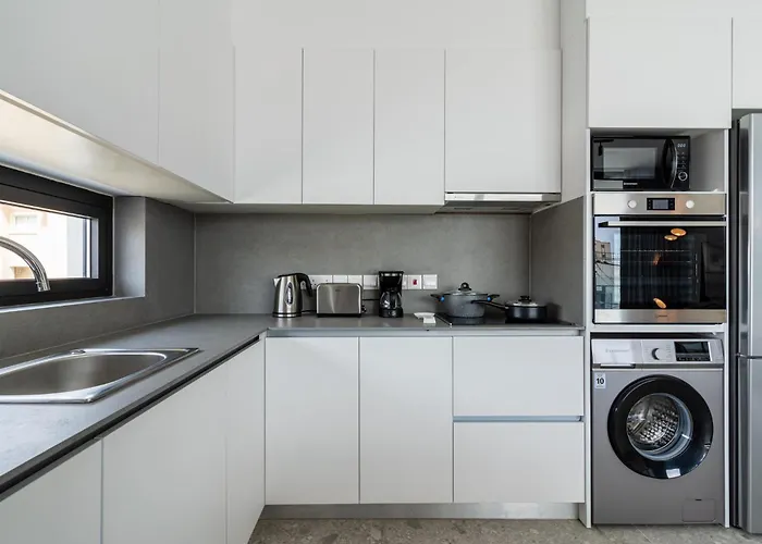 Solara - Stylish Balcony In * Larnaca