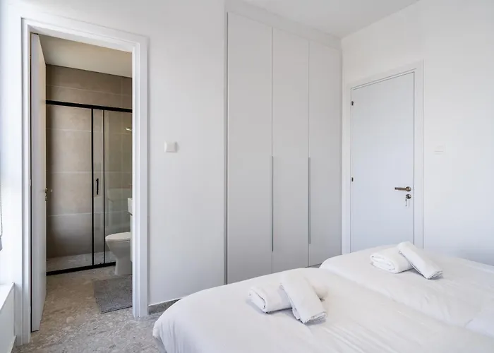 Solara - Stylish Balcony In * לרנקה