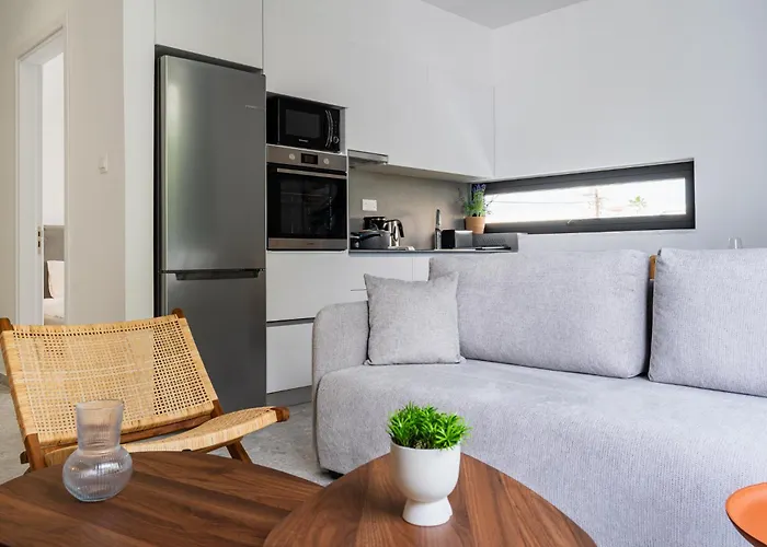 Solara - Stylish Balcony In * לרנקה