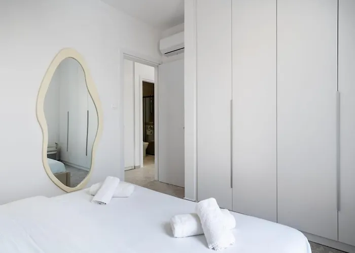 Solara - Stylish Balcony In * לרנקה