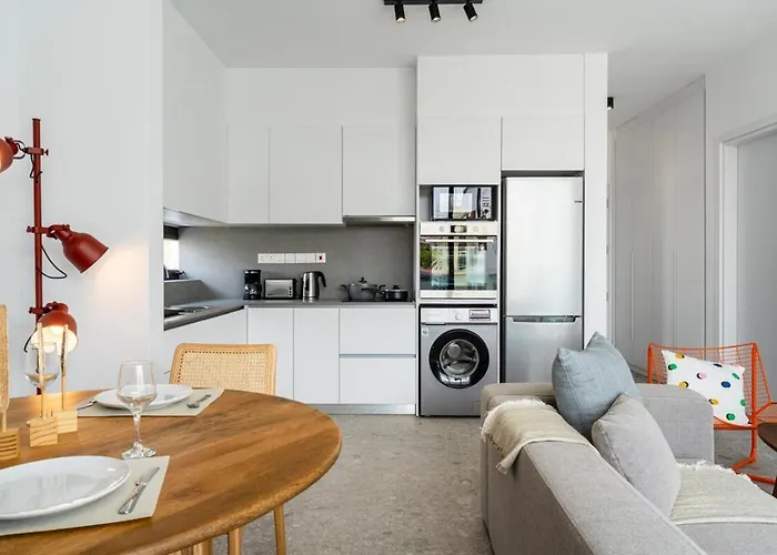 Solara - Stylish Balcony In * לרנקה