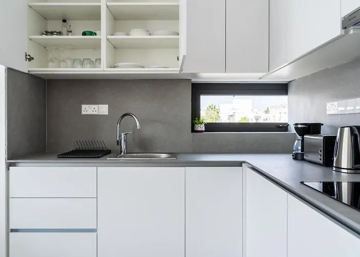 Solara - Stylish Balcony In * Larnaca