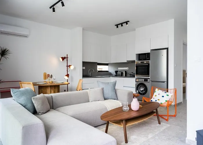 Solara - Stylish Balcony In * Larnaca